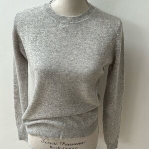 TAHARI light gray cashmere line sleeve sweater, NWOT